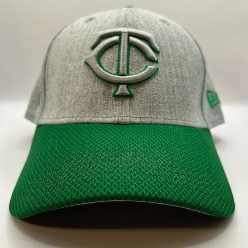 Minnesota Twins ball cap. New Era. 38Thirty.  Medium/Large.